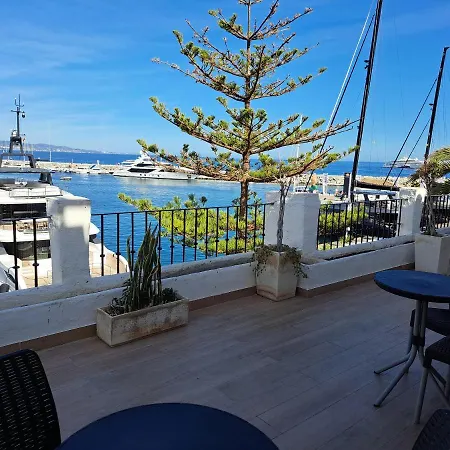 Front With Large Jacuzzi, Double Bed And Sofabed, Overlooking Largest Yachts * Marbella