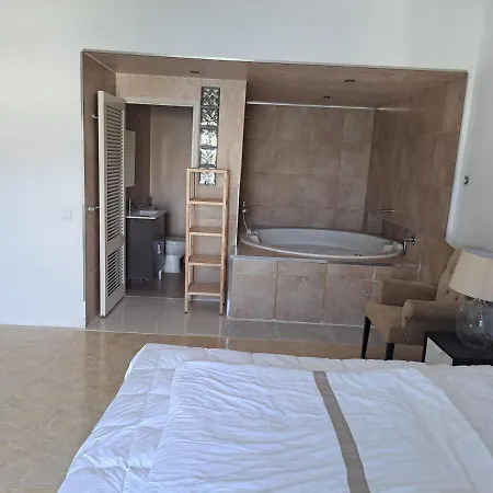 Guest house Front With Large Jacuzzi, Double Bed And Sofabed, Overlooking Largest Yachts