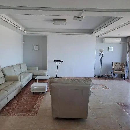 Front With Large Jacuzzi, Double Bed And Sofabed, Overlooking Largest Yachts Guest house