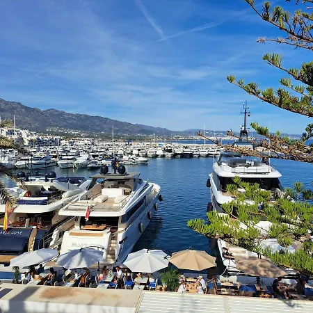 Guest house Front With Large Jacuzzi, Double Bed And Sofabed, Overlooking Largest Yachts *